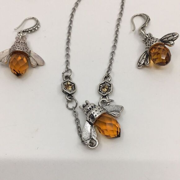 NEW Dainty Silver Tone Honey Bee Chain Bracelet and Earrings - Picture 2 of 13